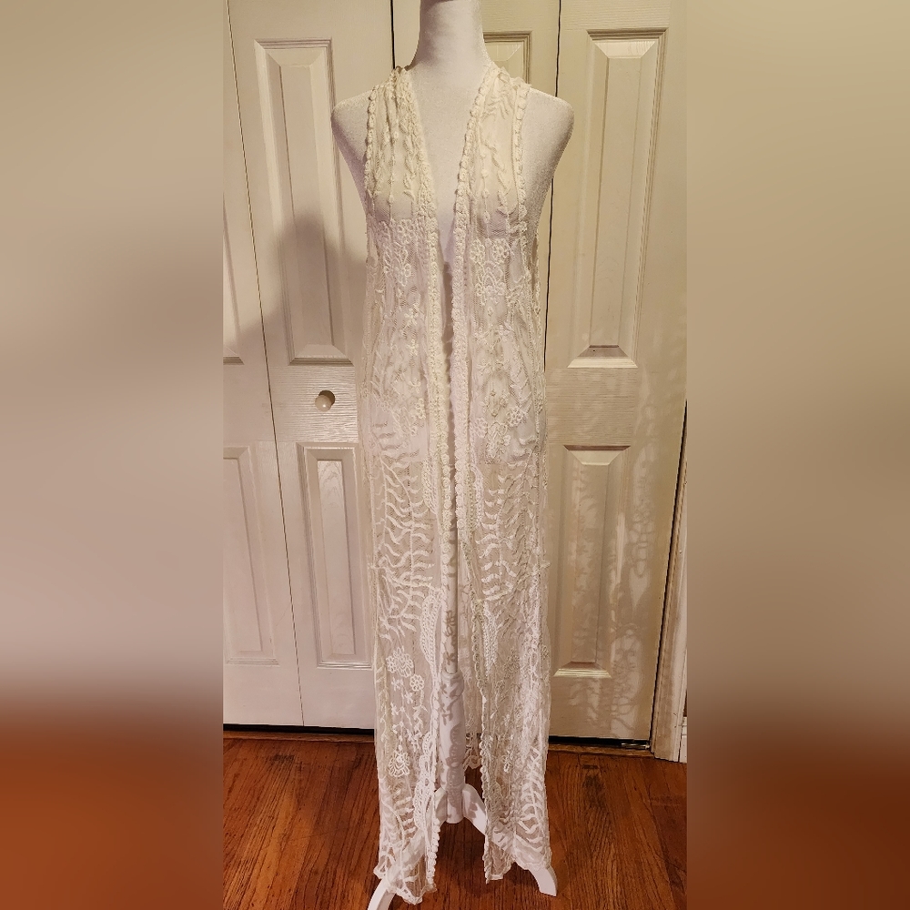 Gorgeous Ivory Lace Duster Size Large